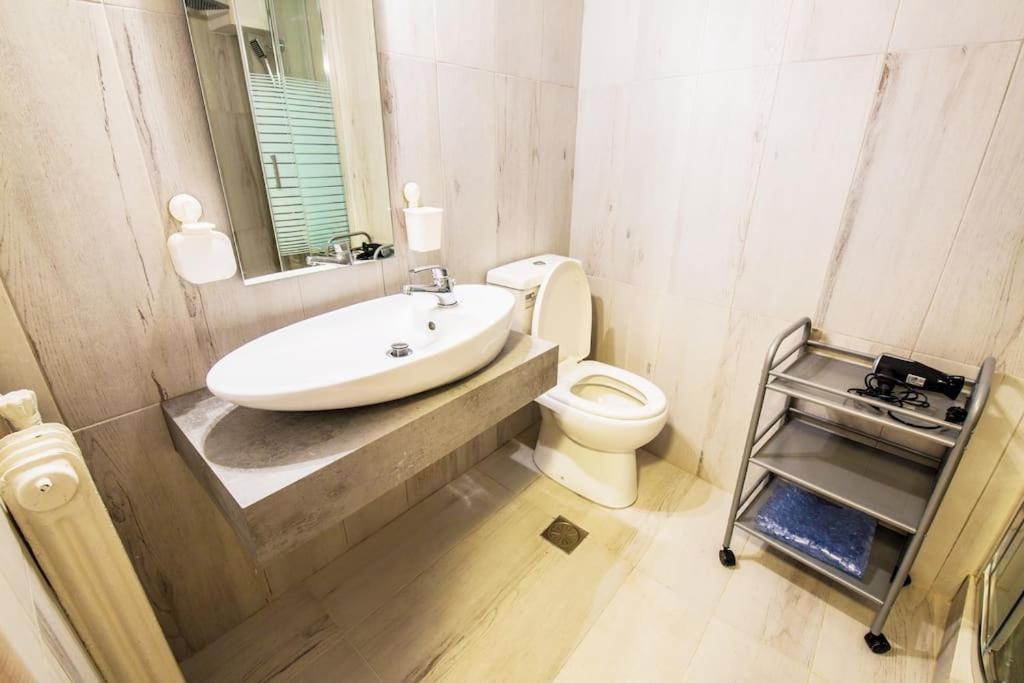 2 Bedrooms Apartment Close To Metro Dafni In Athen Exterior foto